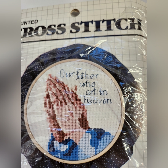 Designs for the Needle Counted Cross Stitch Kit 3018 PRAYING HANDS - Picture 2 of 13